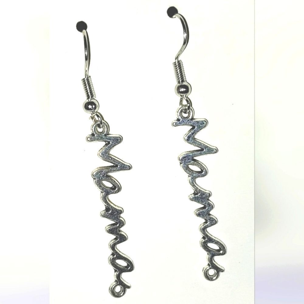 Beautiful Cursive Mama Earrings For women - Picture 4 of 4